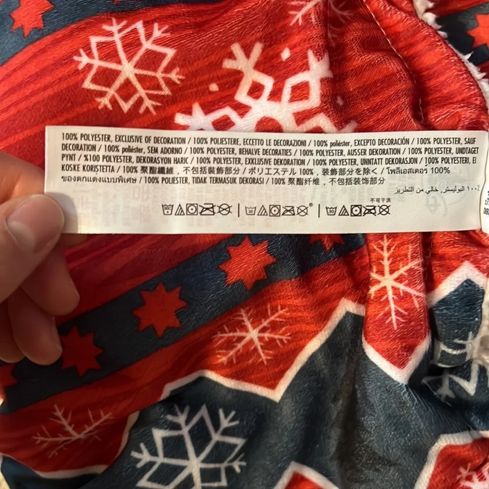 Barely used/like new Disney Snowflake/Fair-isle Christmas Sherpa Throw 60”x50”